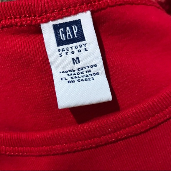 ▪️GAP Red Tee - Picture 3 of 5